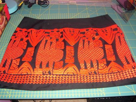 FALDA BORDADA Y CON PATRON