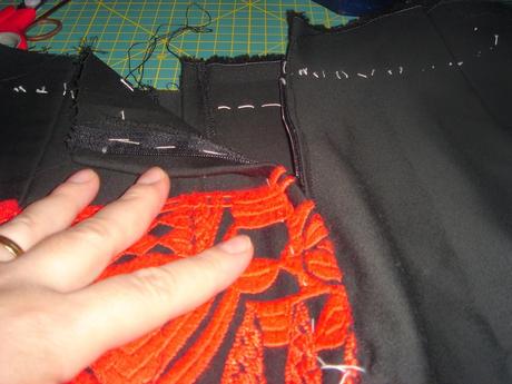 FALDA BORDADA Y CON PATRON