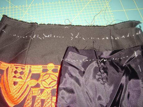 FALDA BORDADA Y CON PATRON