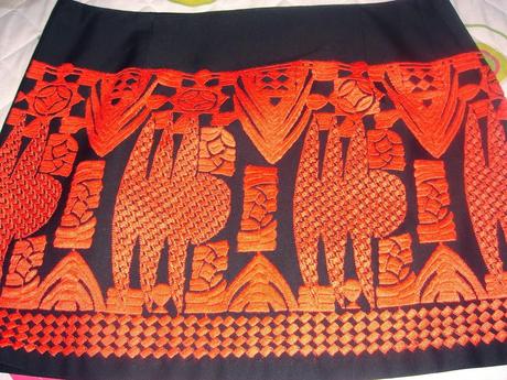 FALDA BORDADA Y CON PATRON