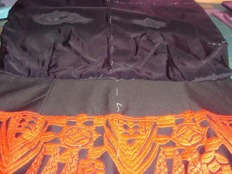 FALDA BORDADA Y CON PATRON