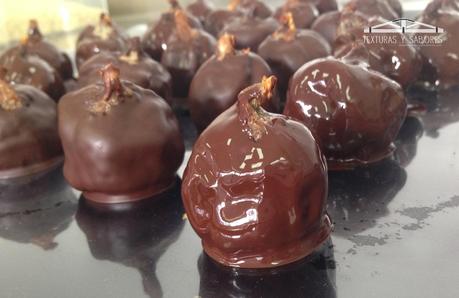 Higos rellenos de trufas de naranja y ron