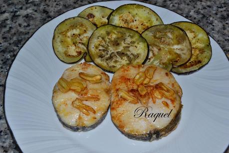 Merluza al Pimentón con Ajos y Berenjenas a la Plancha