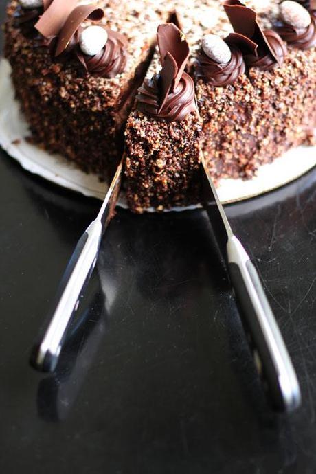 Trucos de Cocina: Como cortar la primera porción de una tarta. perfectly-cut-first-slice-of-cake-vert-web