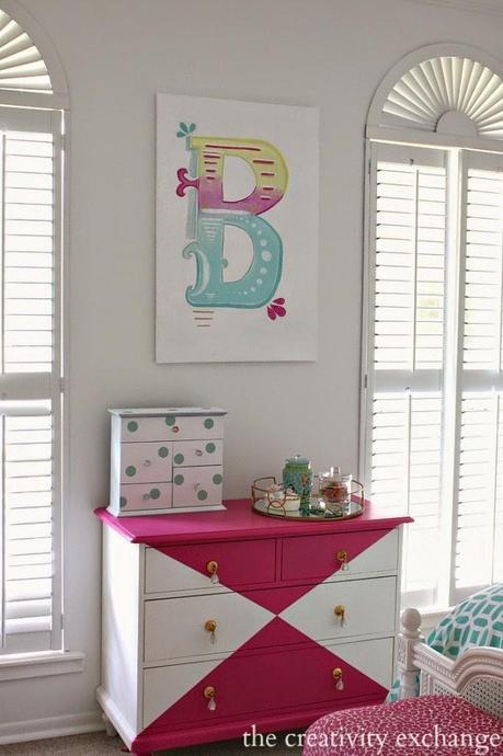 Dormitorio juvenil lleno de color