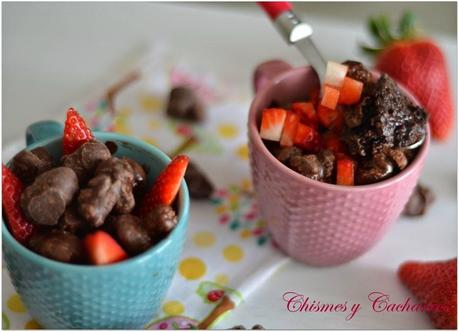 Brownie Exprés con Palomitas de Chocolate y Fresas (San Valentín)