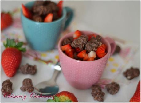 Brownie Exprés con Palomitas de Chocolate y Fresas (San Valentín)