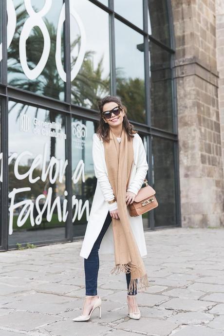 080_Fashion_Barcelona-White_Coat-Proenza_Schouler_Bag-Denim-Street_Style-Outfit-Collage_Vintage-24