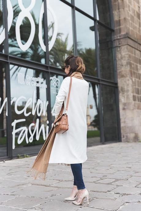 080_Fashion_Barcelona-White_Coat-Proenza_Schouler_Bag-Denim-Street_Style-Outfit-Collage_Vintage-34
