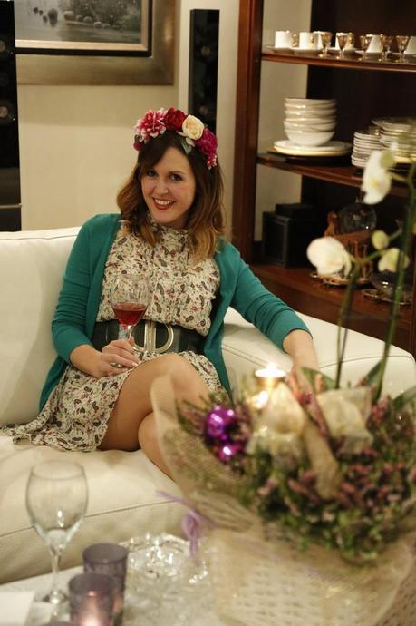 Corona de flores para una fiesta de Navidad Corona de flores para una fiesta de Navidad