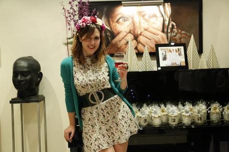 Corona de flores para una fiesta de Navidad Corona de flores para una fiesta de Navidad