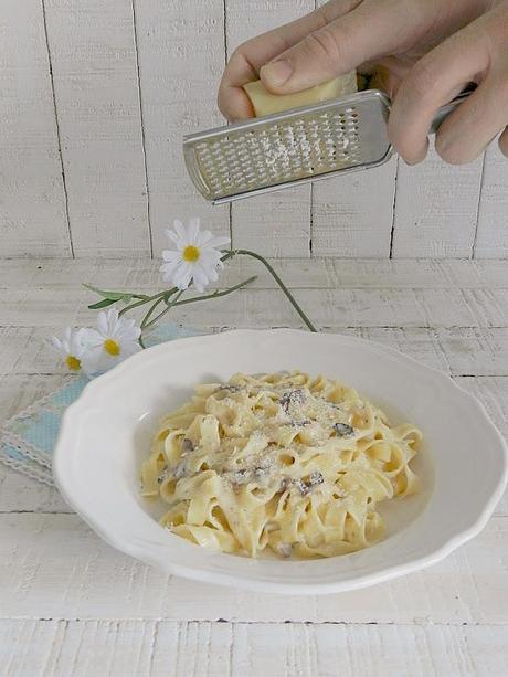 Tagliatelle con salsa de jamón de pato y trufa negra