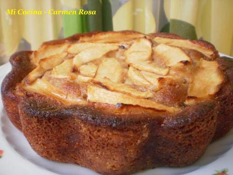 BIZCOCHO DE PERO, RELLENO DE PERO CON CANELA Y EMBORRACHADO CON VINO MOSCATEL BIZCOCHO DE PERO, RELLENO DE PERO CON CANELA Y EMBORRACHADO CON VINO MOSCATEL