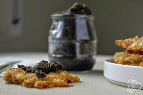 Chips de anchoas y tomate seco