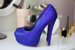 Cómo-combinar-zapatos-azules-300x199