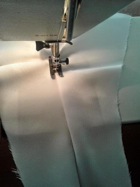 cortar y coser el top asimétrico con fuelle-tema 76 patronycostura.blogspot.com