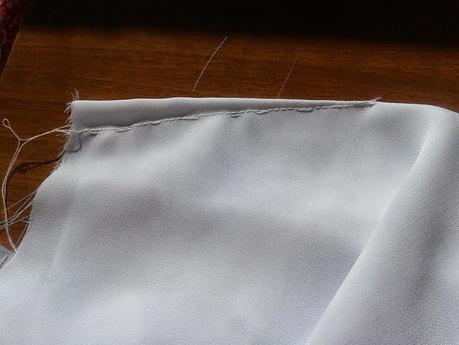 cosemos pinzas, terminando en fino y rematandolas patronycostura.blogspot.com