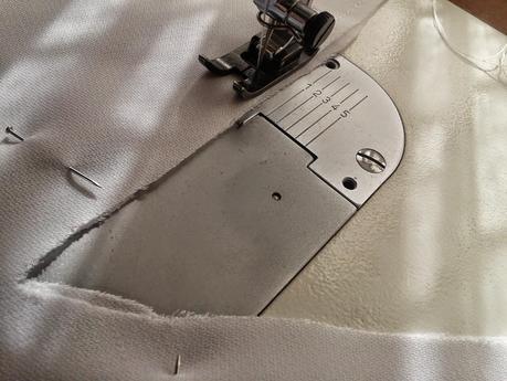 cortar y coser el top asimétrico con fuelle-tema 76 patronycostura.blogspot.com