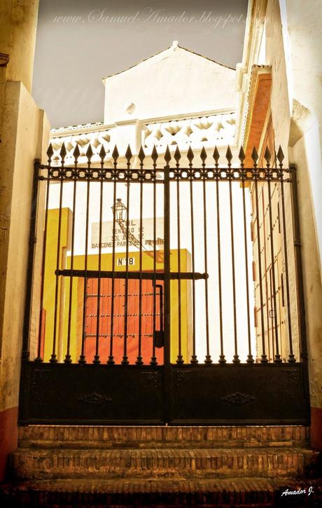 SEVILLA: ZONA del ARENAL y TRIANA