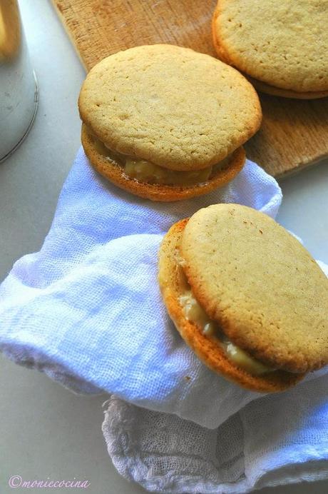 GALLETAS RELLENAS DE DULCE DE LECHE CASERO