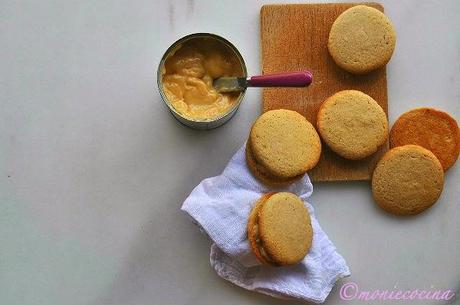 GALLETAS RELLENAS DE DULCE DE LECHE CASERO