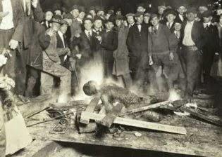 ISIS quema a un hombre vivo, la historia se repite