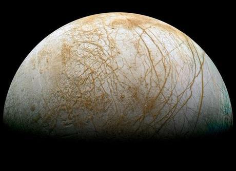 Europa. Crédito: NASA/JPL/Ted Stryk.