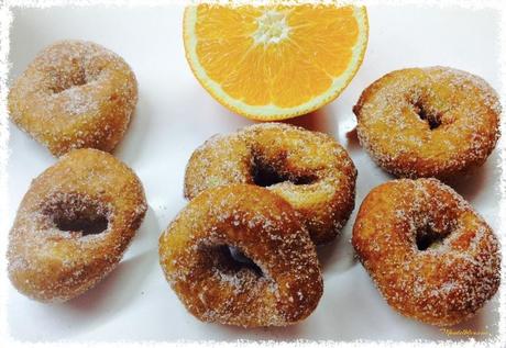 Rosquillas de naranja con azúcar y canela