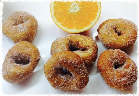 Rosquillas de naranja con azúcar y canela Rosquillas de naranja con azúcar y canela