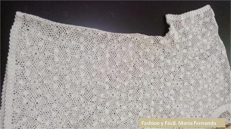 Sweater o abrigo  tejido con motivos de flor de cayena o hibiscus a crochet (Cream hibiscus crochet sweater)