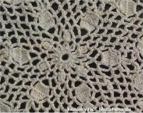 Sweater o abrigo  tejido con motivos de flor de cayena o hibiscus a crochet (Cream hibiscus crochet sweater)