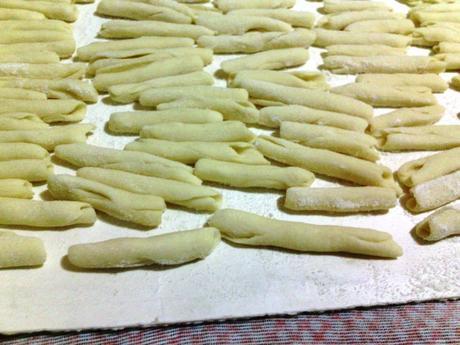 Preparación de pasta Fusilli caseras fusillicaseros