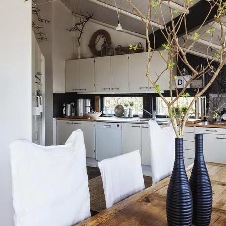 UNA CONSTRUCCIÓN PARTICULAR PARA UNA CASA  DE MADERA