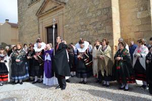 Las Alcaldesas de Zamarramala junto a las aguedera, Santa Águeda 2014. Esther Maganto. 