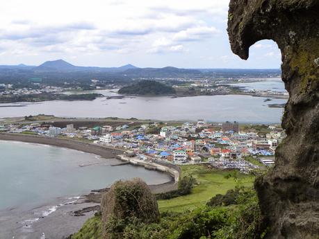 COREA DEL SUR: EL VOLCAN ILCHULBONG Y LAS MUJERES BUZO EN LA ISLA DE JEJU