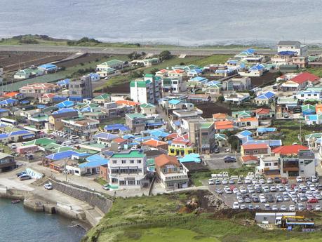 COREA DEL SUR: EL VOLCAN ILCHULBONG Y LAS MUJERES BUZO EN LA ISLA DE JEJU