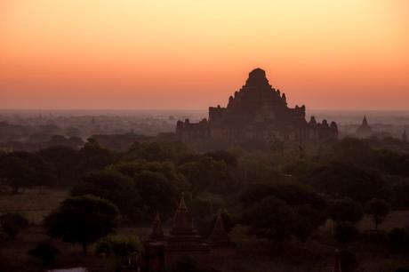 dhammayangyi amanaciendo, Bagan