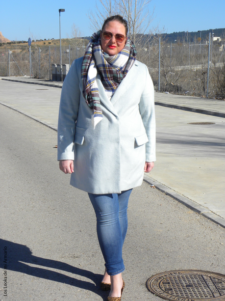 http://www.loslooksdemiarmario.com/2015/02/pastel-blue-coat-outfit.html