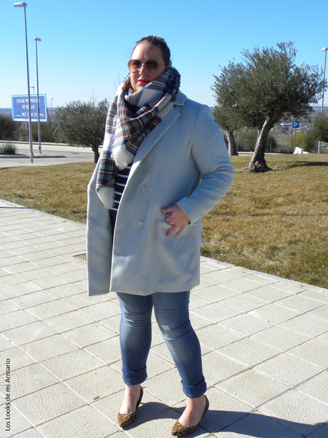 http://www.loslooksdemiarmario.com/2015/02/pastel-blue-coat-outfit.html