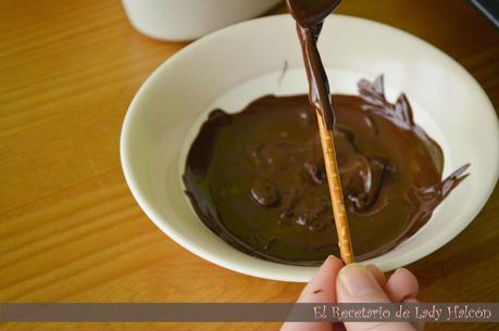 Idea para San Valentín last-minute: Pretzels cubiertos de chocolate