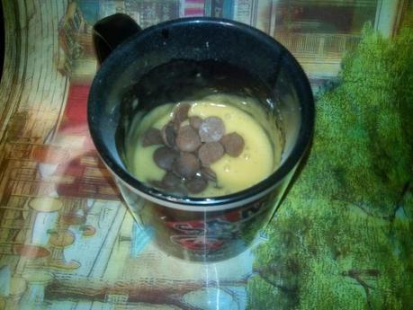 Mug cakes de vainilla con pepitas de chocolate