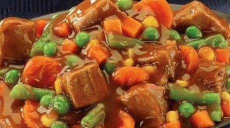 El estofado de los alimentos. estofado