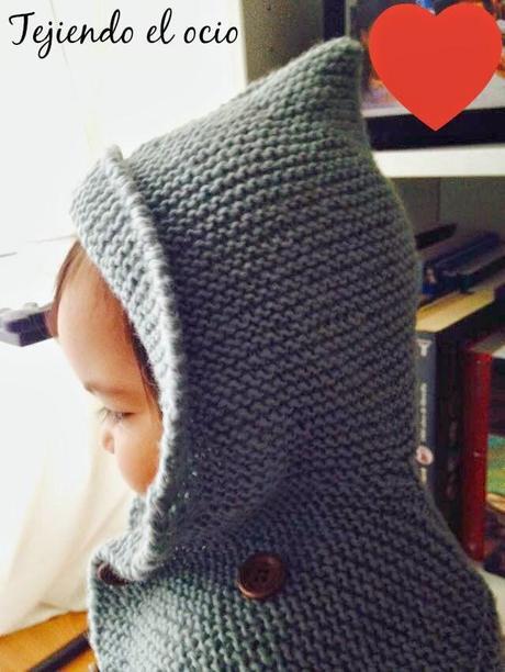 Chaqueta cruzada con capucha