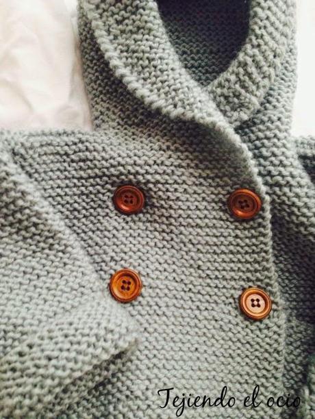 Chaqueta cruzada con capucha