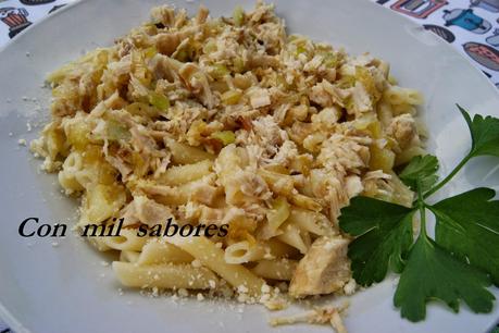 PASTA CON POLLO Y CEBOLLETAS