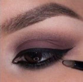 Maquillaje para la noche en tonos purpura