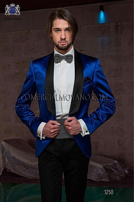 Traje de novio italiano a medida, esmoquin azul raso con solapa chal raso negro, coordiando con pantalon negro new performance, modelo 1250 Ottavio Nuccio Gala colección Black Tie 2015.