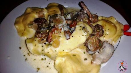 RAVIOLIS RELLENOS DE QUESO Y MIEL CON SETAS