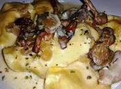 Raviolis rellenos queso miel setas