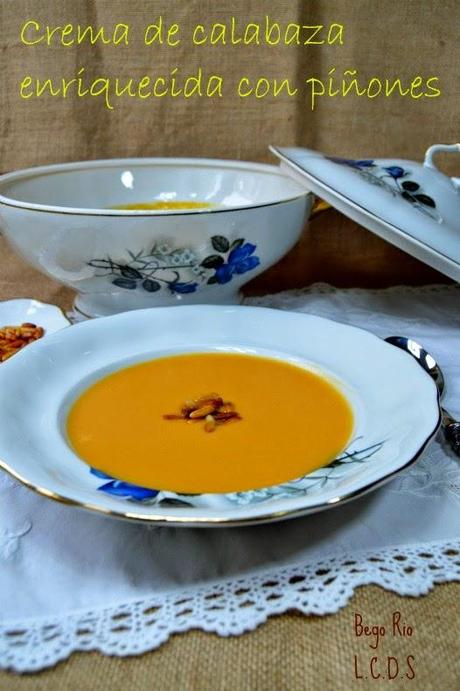 Crema de calabaza enriquecida con piñones